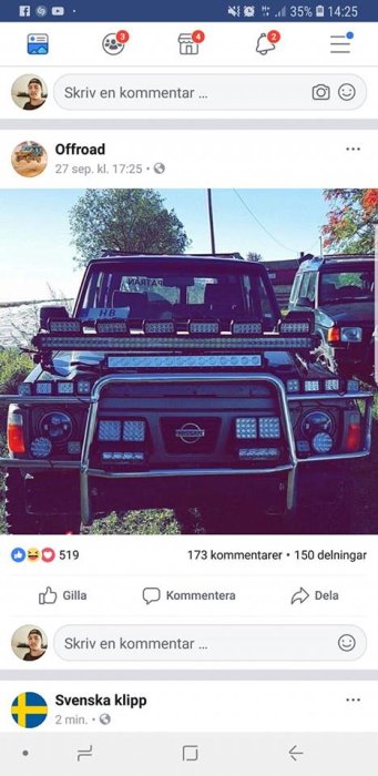 Terrängbil med många LED-ljus monterade på fronten och huven.