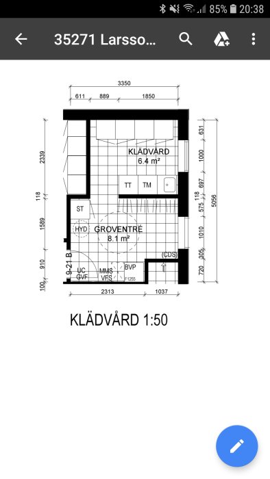 Ritning av ett kök och groventré med måttangivelser, planerat för renovering.