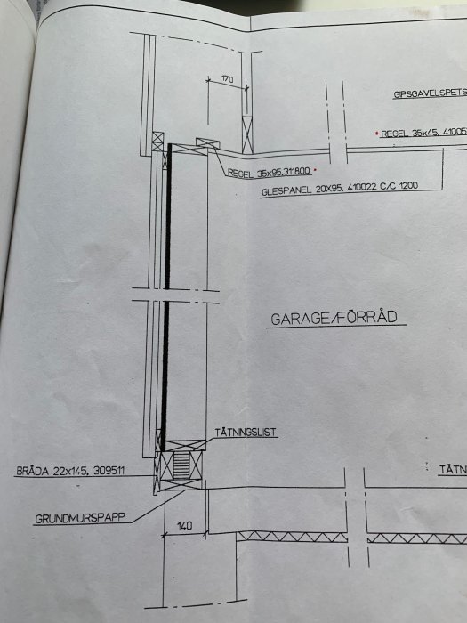 Arkitektritning av en hussektion med dimensioner och byggdetaljer, särskilt en regel markerad "Regel 35x95, 311800".