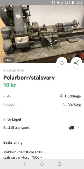 Gammal Myford metallvarv på ett arbetsbord i en verkstad.