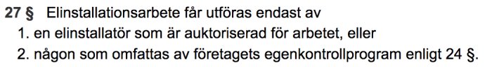 Utdrag från regeltext som beskriver att elinstallationsarbete får utföras endast av auktoriserad elinstallatör.