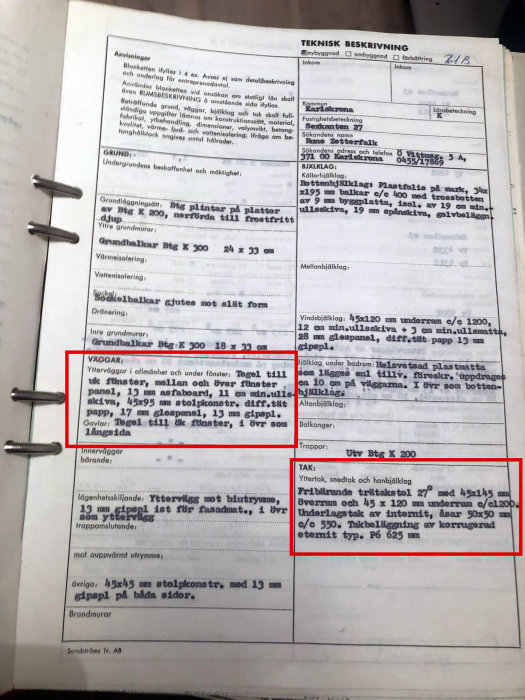 Sida från teknisk beskrivning för LB-hus med markerade delar i rött och grönt för planerade förändringar av innerväggar.