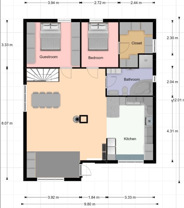 Ritning av en planlösning med vardagsrum, två sovrum, kök, badrum och en potentiell hall 'läpp'.