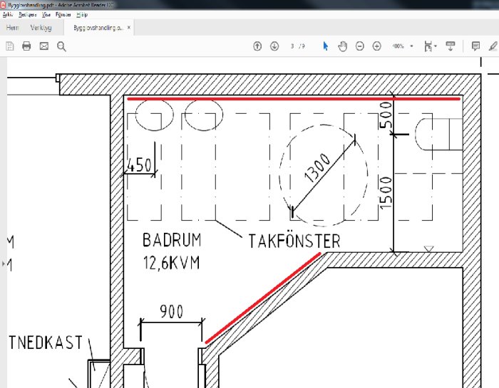 Ritning av badrum med markerade platser för downlights längs ena långsidan och position för helfigursspegel.