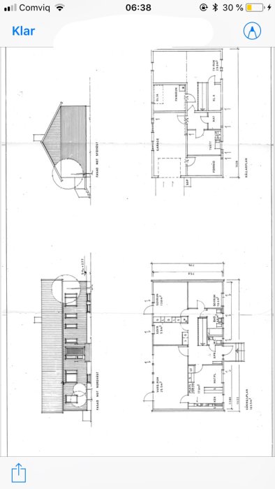 Ritningar av ett hus med planlösningar och mått, inkluderar en sidoskiss och planvyer.