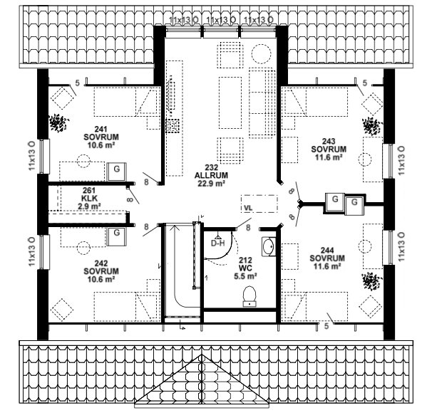 Planritning av ett hus med flera sovrum och ett mindre kök intill ett allrum, med utmärkta dörrar och fönster.