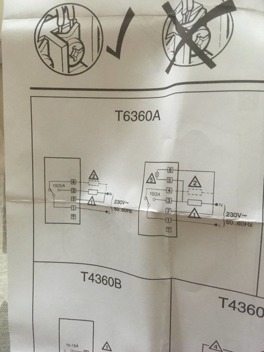 Schematisk illustration av elanslutningar för en apparat med märkningarna T6360A och T4360B.