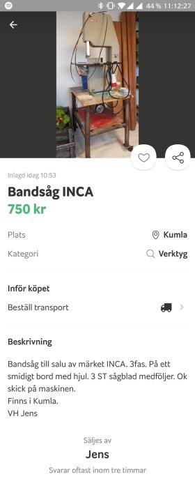 Bandsåg INCA står på ett arbetsbord i en verkstad med några sägblad och en blå hink vid sidan.