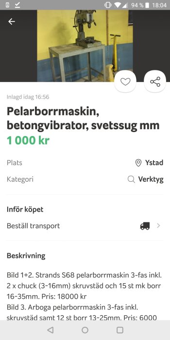 Pelarborrmaskin placerad i ett verkstadsrum med gult vägg och grått golv, prissatt till 1000 kr med specifikation i text.