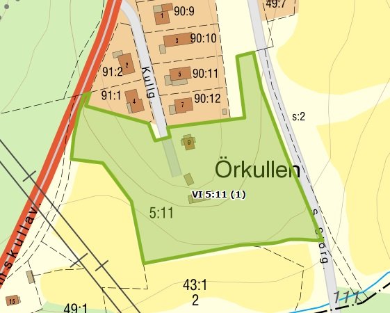 Detaljerad kartutsnitt som visar Örkullen med markerade fastighetsgränser och numrerade tomtområden.