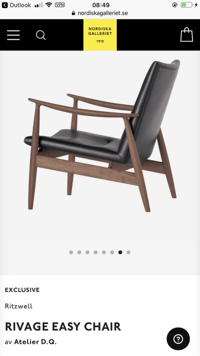 Designfåtölj 'Rivage Easy Chair' av Atelier D.Q. med träram och svart lädersits.