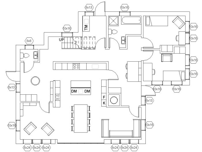 Arkitektonisk planritning av ett hus med markeringar för korridor, tvättstuga och rumsuppdelningar.