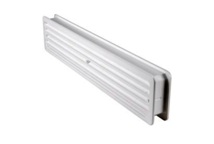 Ventilationsgaller av metall för inbyggnad i dörr eller vägg.