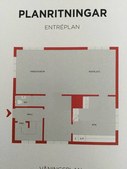 Skiss av en planritning för entréplan med vardagsrum, matplats, kök, WC, och hall markerade.