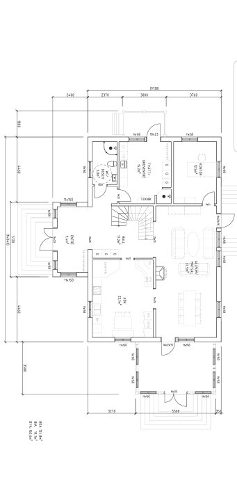 Arkitektritning av en planlösning för ett hus med måttsatta rum och inredningsdetaljer.