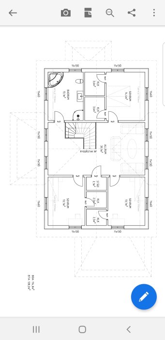 Arkitektritning av en planlösning med markerade rum som kök, badrum och garage.