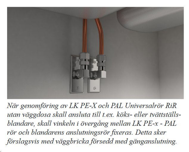 Rörinstallation i tak med två metalliska genomföringar och anslutna kopparrör.