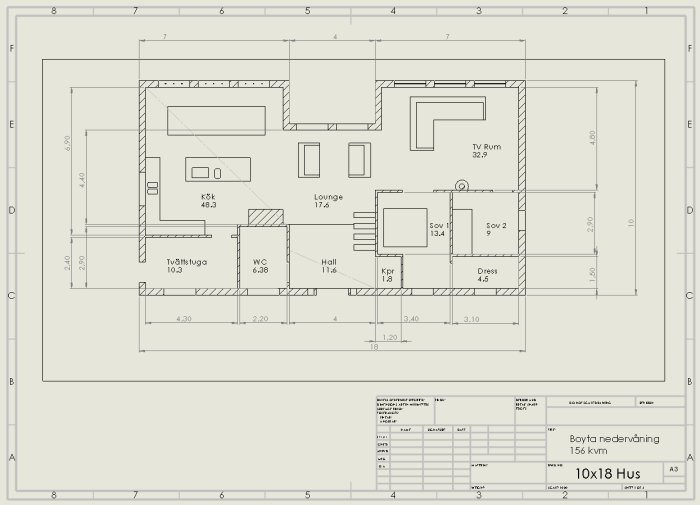 Arkitektritning över bottenvåningen på ett planerat hus med kök, sovrum, och vardagsrum.