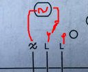 Elektriskt schema som visar en strömbrytare och anslutningar märkta för trappkoppling.