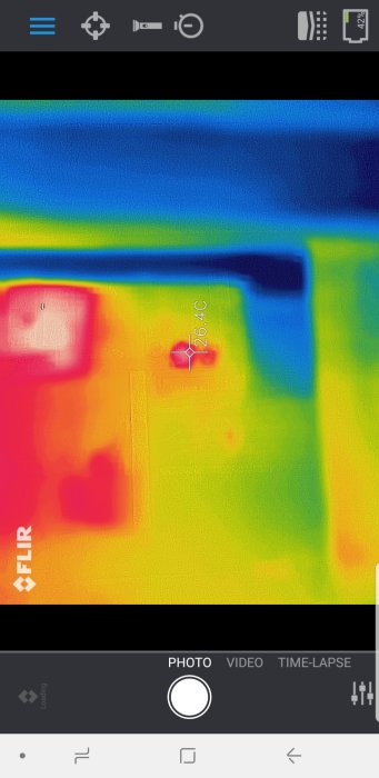 Termisk bild som visar olika temperaturer med varmaste punkten markerad vid 26.4 °C.