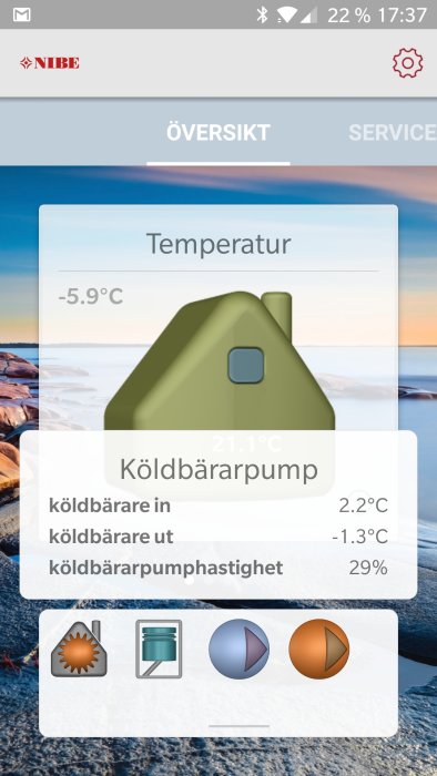 Skärmdump av värmepumpsöversikt med temperaturer och köldbärarpumpstatus.