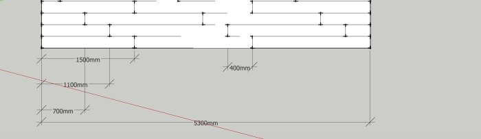 Skiss i Sketchup som visar förskjutningen av golvläggning med måttangivelser för varje rad.