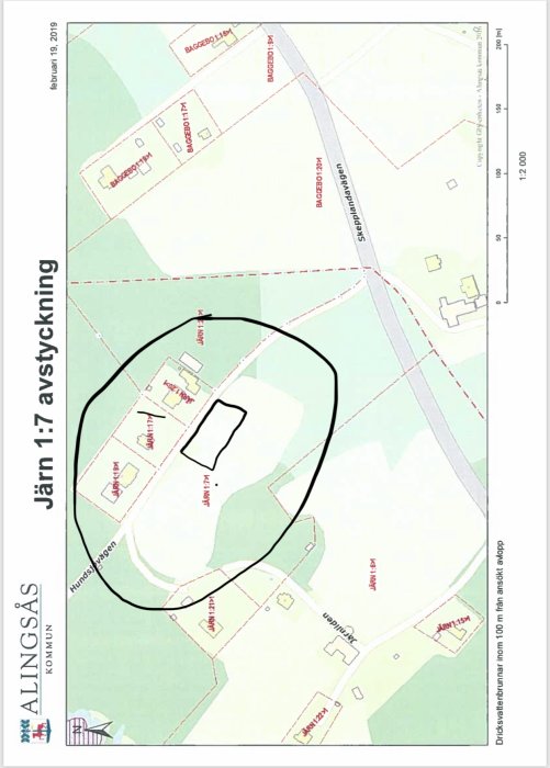 Karta över jordbruksområde med markerad del för avstyckning på 1750m2 och omgivande fastigheter.