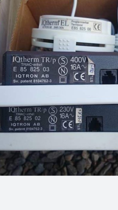 Elektriska TRIAC-enheter märkta med 400V och 230V från IQTherm.