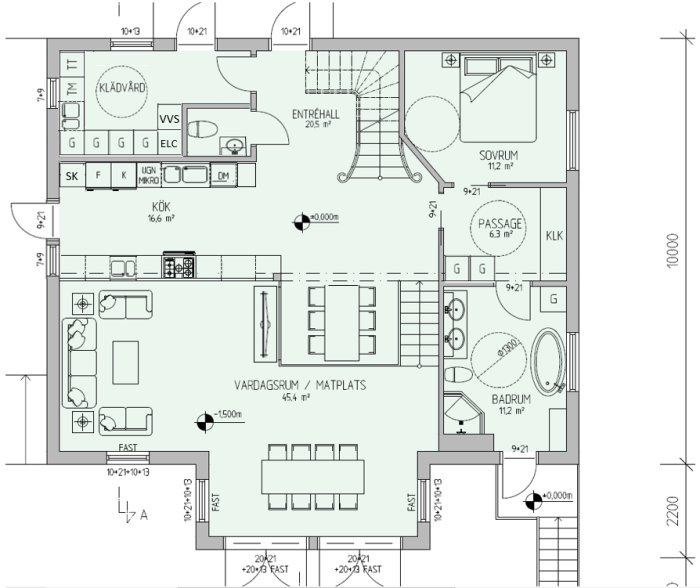 Arkitektonisk ritning av ett 1,5-plans hus med olika rum och mått specificerade.