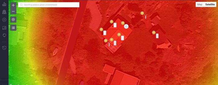 Täckningskarta med olika färgområden och symboler runt byggnader representerar planerad nätverksinstallation.