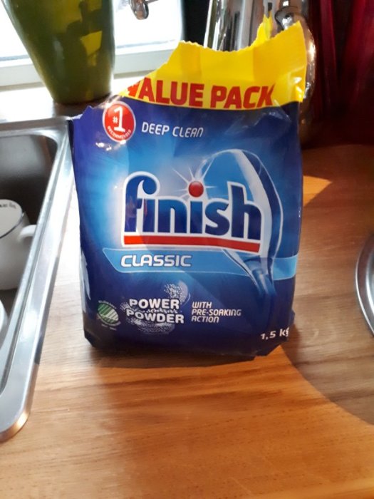 Finish Classic diskmedel i 1,5 kg förpackning på köksbänk.