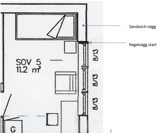 Planritning av en gavelvägg med befintligt och planerat fönster, är markerat för regelvägg och sandwich-vägg.