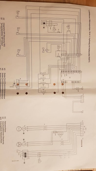 El-schema med avfrostningsgivare N1, tryckvakt N2, och växelventil Y1 för en luft/vatten värmepump.