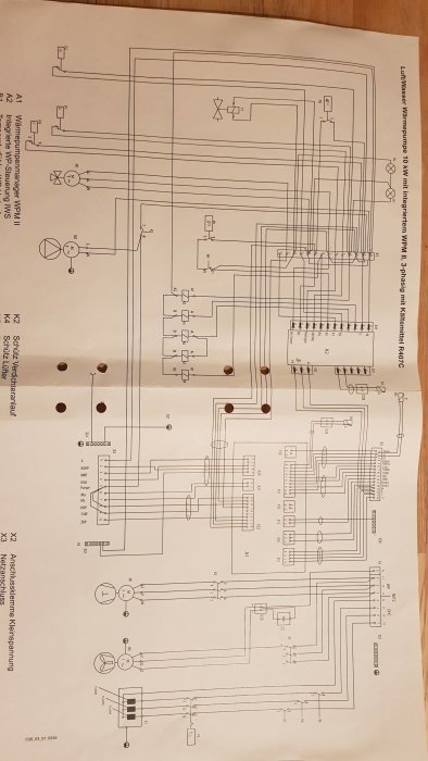 Elschema för värmepump med komponentbeteckningar för avfrostningsgivare och växelventil.