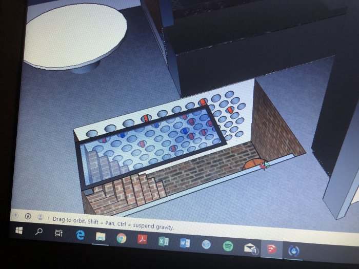 Datormodell av en planerad vinkällare under en övre platta med dränerade material och en synlig glaslucka.