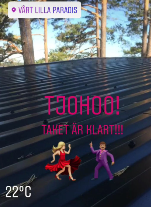 Nytt tak med texten "Tjohoo! Taket är klart!!!" och två animerade figurer som dansar på det.