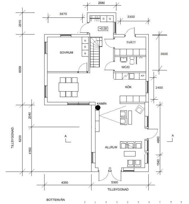 Ritning av en bostadsplan med dimensioner, inklusive sovrum, tvättrum, WC/bad och kök.