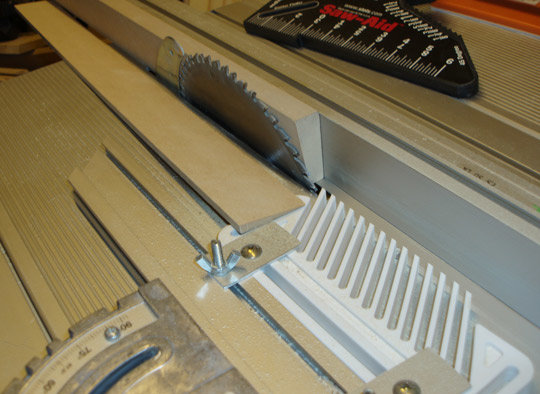 sawing-angle-router-table-template.jpg