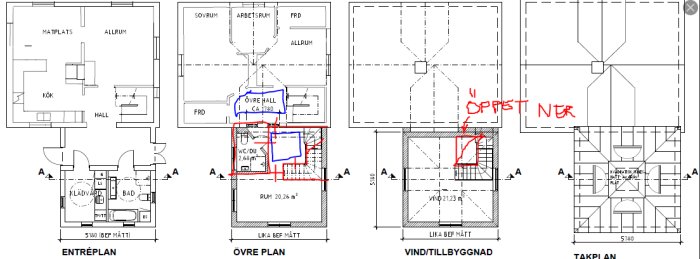 Arkitektritning över flera våningsplan med markerade förslag till omstrukturering i rött och blått.