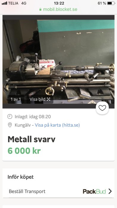 Emco10 metallsvärmaskin och tillbehör på arbetsbänk, med ospecifierad svarv.