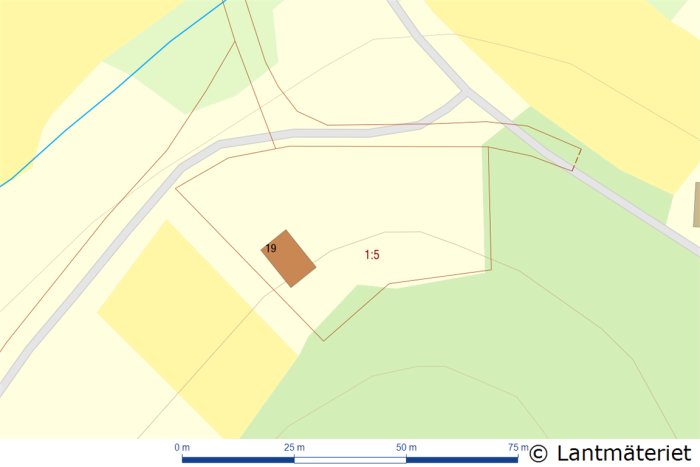 Fastighetskarta som visar ett 2000 kvm stort område med en byggnad markerad.