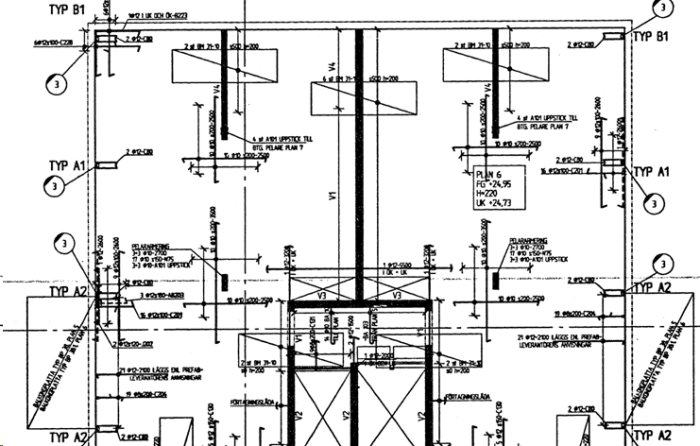 Rakennuksen tekninen piirustus, jossa esitetään kantavia ja ei-kantavia seiniä. Keskellä näkyy ympyröity alue, jota pohditaan muutettavaksi.