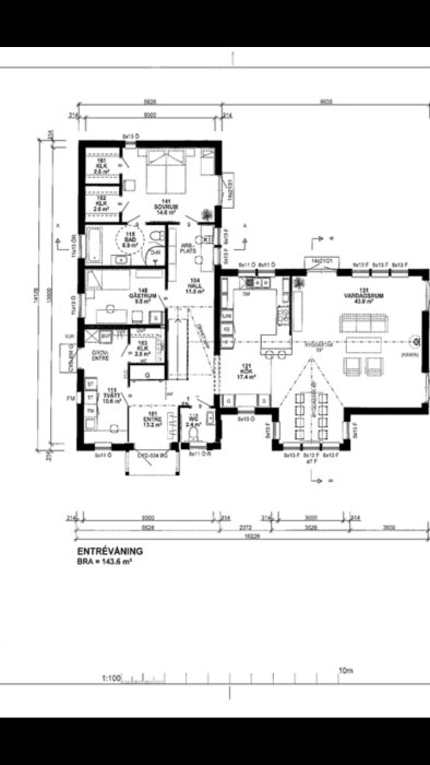 Arkitektonisk ritning av en husplan, markerar nuvarande och planerad entréposition.