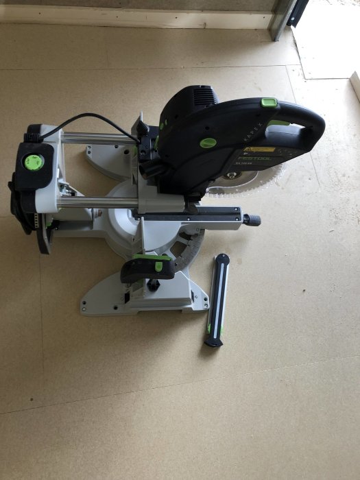 Festool Kapex KS120 EB geringssåg i gott skick till försäljning.