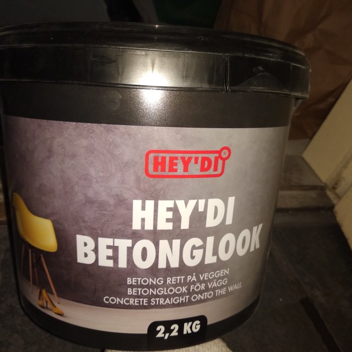 Burk av HEY'DI Betonglook, 2,2 kg, för betongeffekt på väggar, ännu oanvänd.