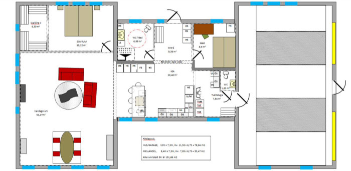 Planritning av ett hus med angivna mått och rumspassningar, inklusive garage och boyta.