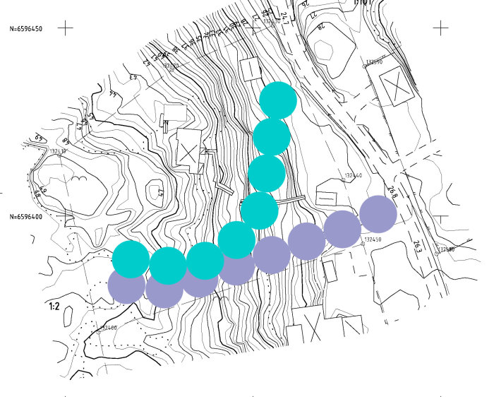 Topografisk karta med överlagrade blå och lila cirklar som markerar områden på 10 meters diameter på en sluttning.