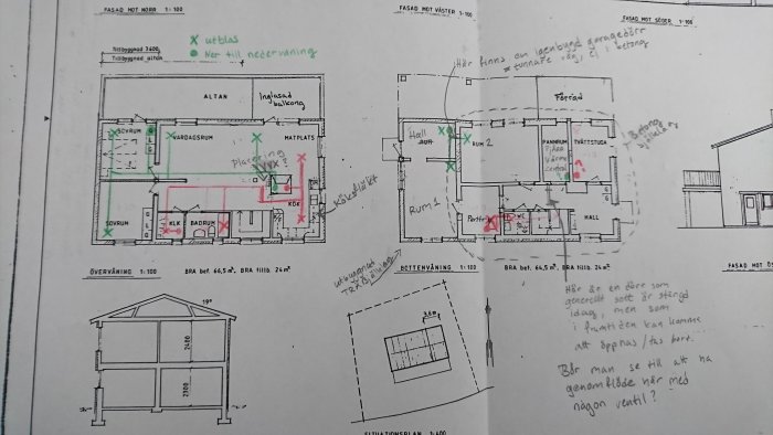 Handritad planlösning av hus, markerat med rördragningar för FTX-system och noteringar om ventilation.