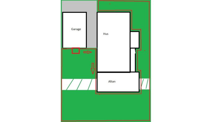 Schematisk ritning av fastighetslayout med markerat hus, garage och altan i grönt område.