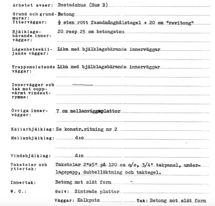 Pohjapiirroksen rakennusasiakirja 1950-luvulta; näyttää huoneiston betoniperustukset ja seinärakenteet, missä ei-kantava seinä on merkitty punaisella.